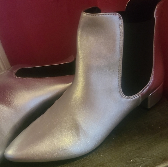 NWOT GORGEOUS UNION BAY SILVER BOOTS 7.5 - Picture 12 of 14